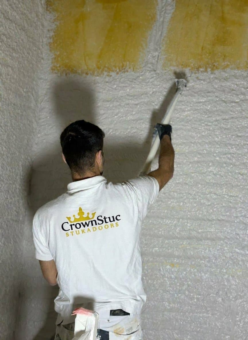 CrownStuc Stukadoors vakmannen aan het werk